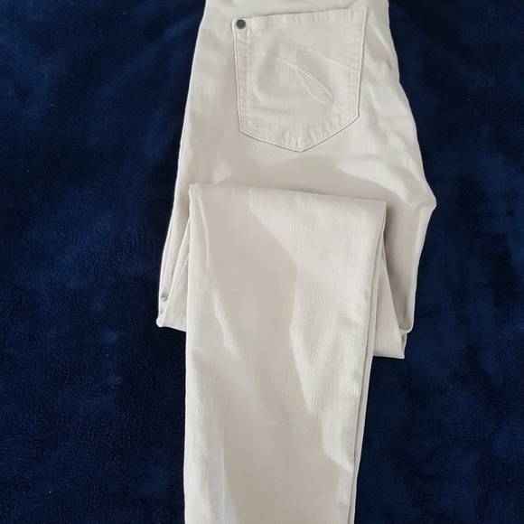 Jeans - Picture 4 of 5